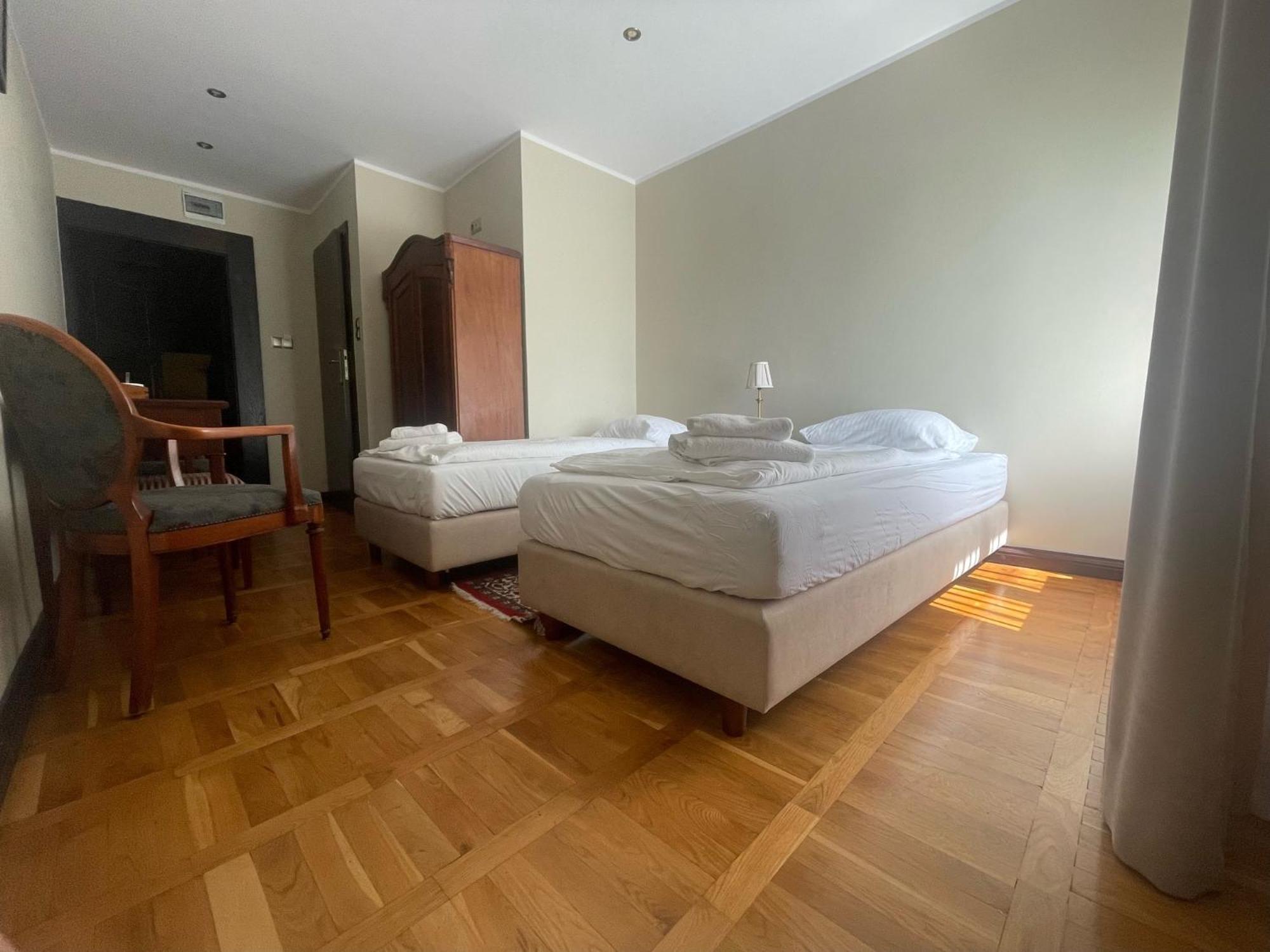 Palac Klanino Luaran gambar